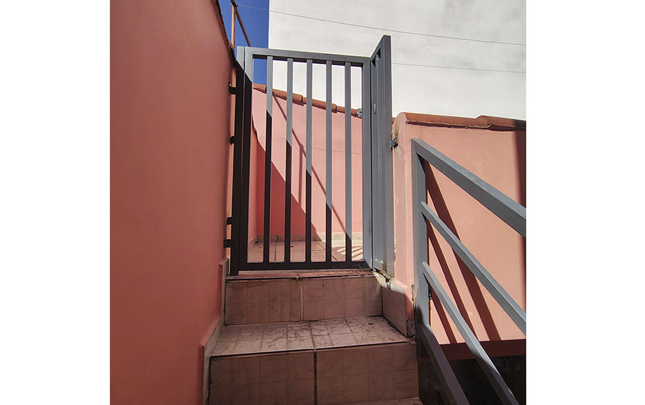 RF120 – Corrimão com Portão para Escada